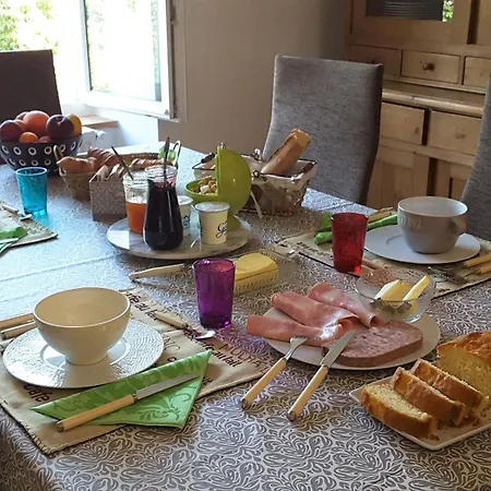 Romantique, Le Suc Du Pommier Bed & Breakfast